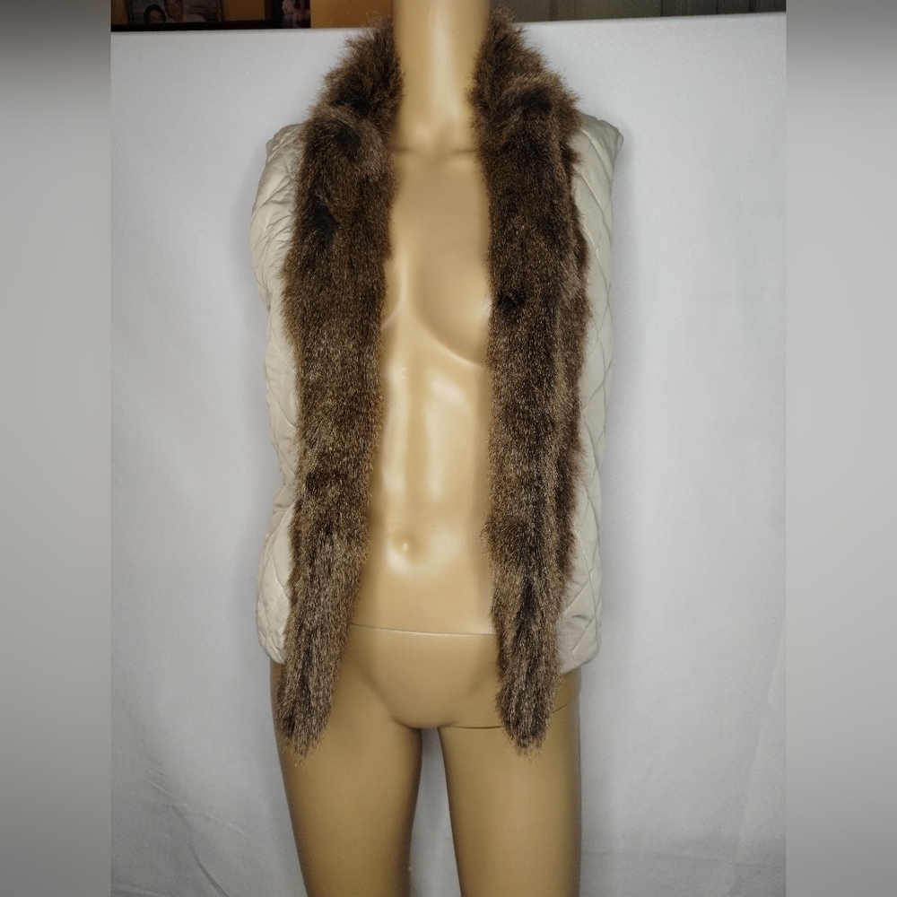 Xoxo women's knitted quilted size medium vest with faux fur